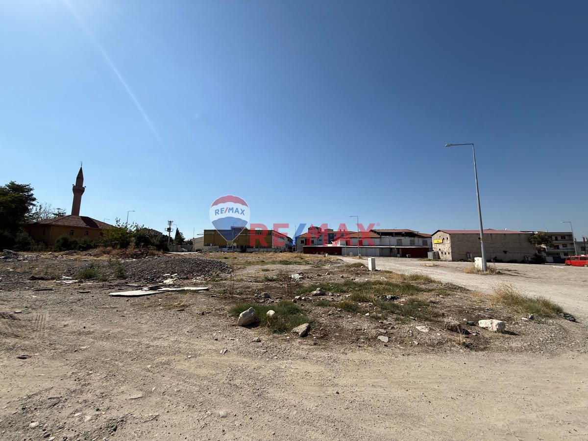 REMAX MODEL’DEN SÜMER’DE ODAK HASTANESİ ARKASI SATILIK ARSA