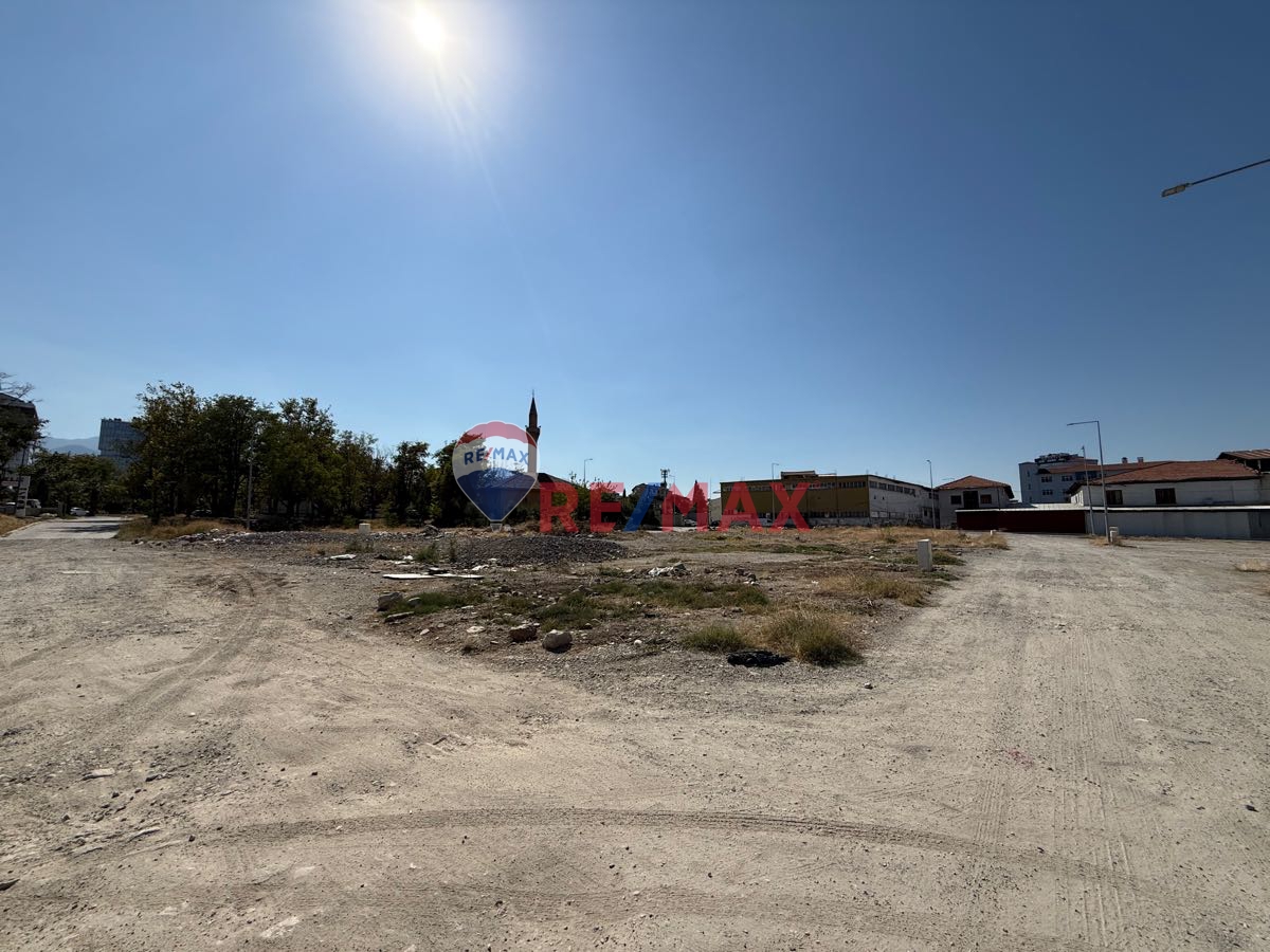 REMAX MODEL’DEN SÜMER’DE ODAK HASTANESİ ARKASI SATILIK ARSA