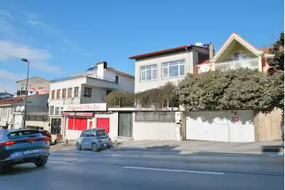 İSTANBUL ÇAMLICA KISIKLI MEYDANDA TAM MÜSTAKIL VILLA VE BAHÇESI