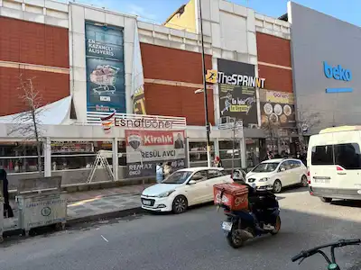 CADDE ÜZERİNDE ÖN KULLANIM ALANLI KİRALIK / DÜKKAN