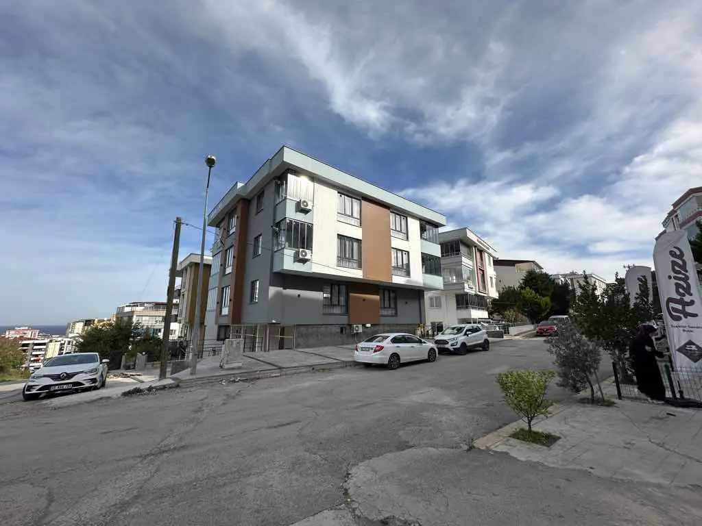 DENİZ MANZARALI LÜX EŞYALI 1+1 DAİRE