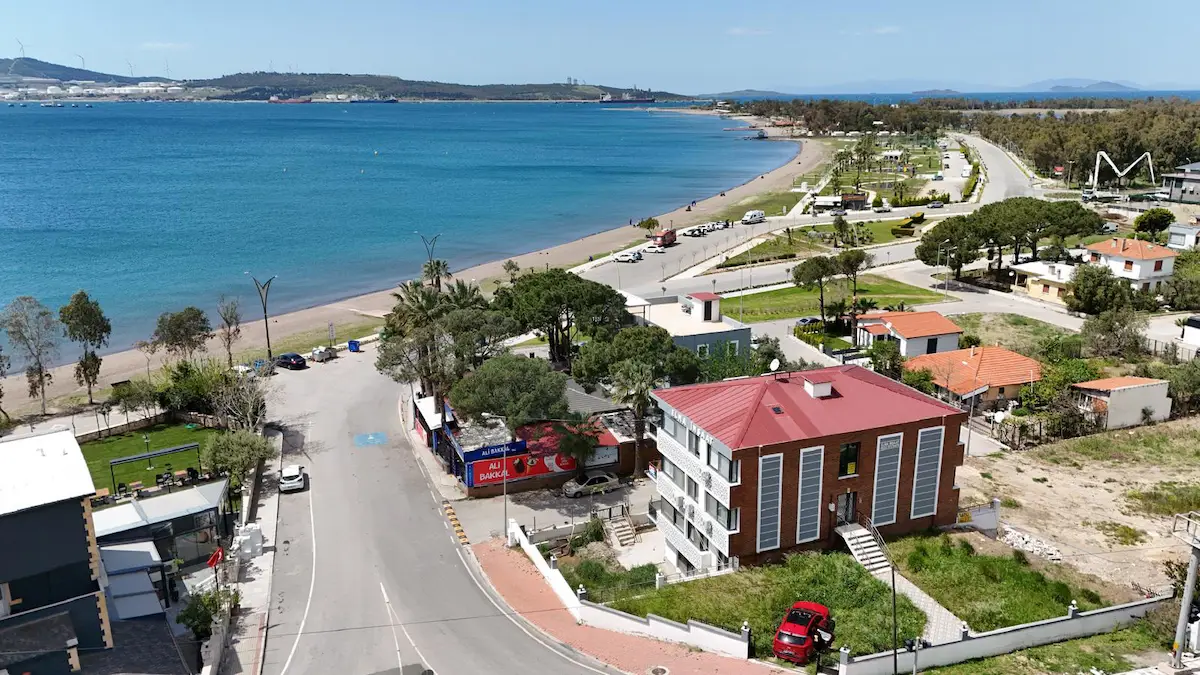 YALI MAHALLESI EŞSIZ KONUMDA FULL DENIZ MANZARALI 2+1 DAIRE