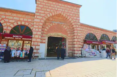 REMAX BEYAZ BAKIRCILAR ÇARŞISI'NDA 3 KATLI, ÇİFT CEPHELİ SATILIK TİCARİ DÜKKAN