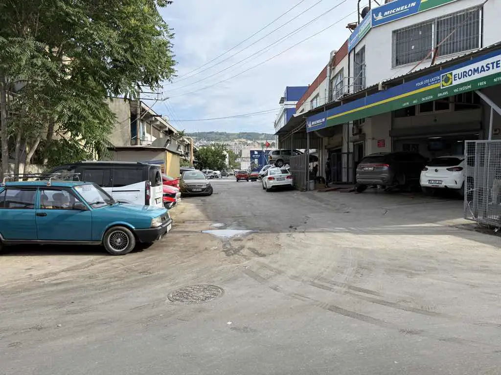 BORNOVA TAÇ SANAYİ KUPON TİCARİ ARSA