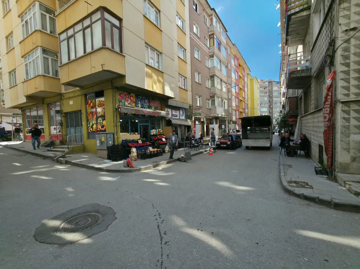 REMAX İLKE'DEN ŞEHİR MERKEZİ'NDE 1+1 GENİŞ SATILIK DAİRE
