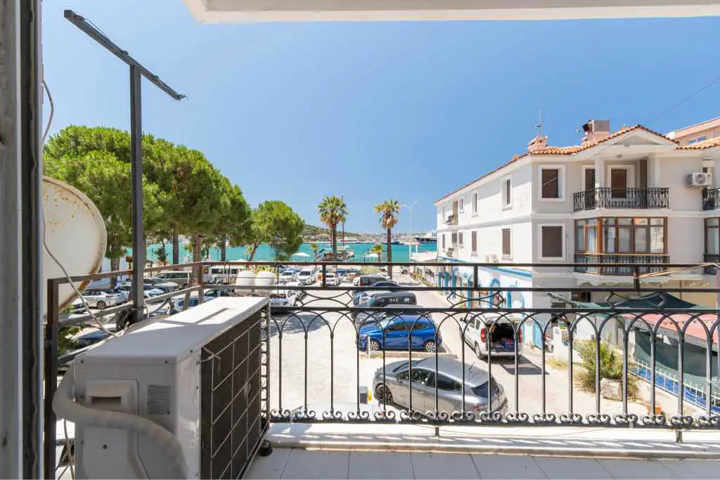 ÇEŞME MERKEZDE DENİZ MANZARALI 3+1 SATILIK DAİRE