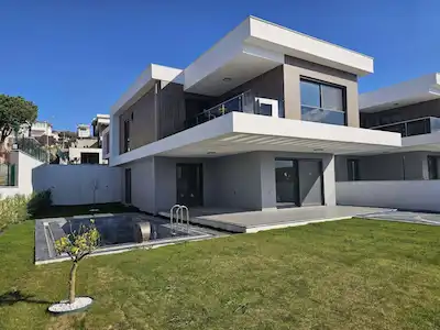 REMAX MODEL DEN KUŞADASI SOĞUCAKTA SİTE İÇERİSİNDE 4+1 SATILIK VİLLA