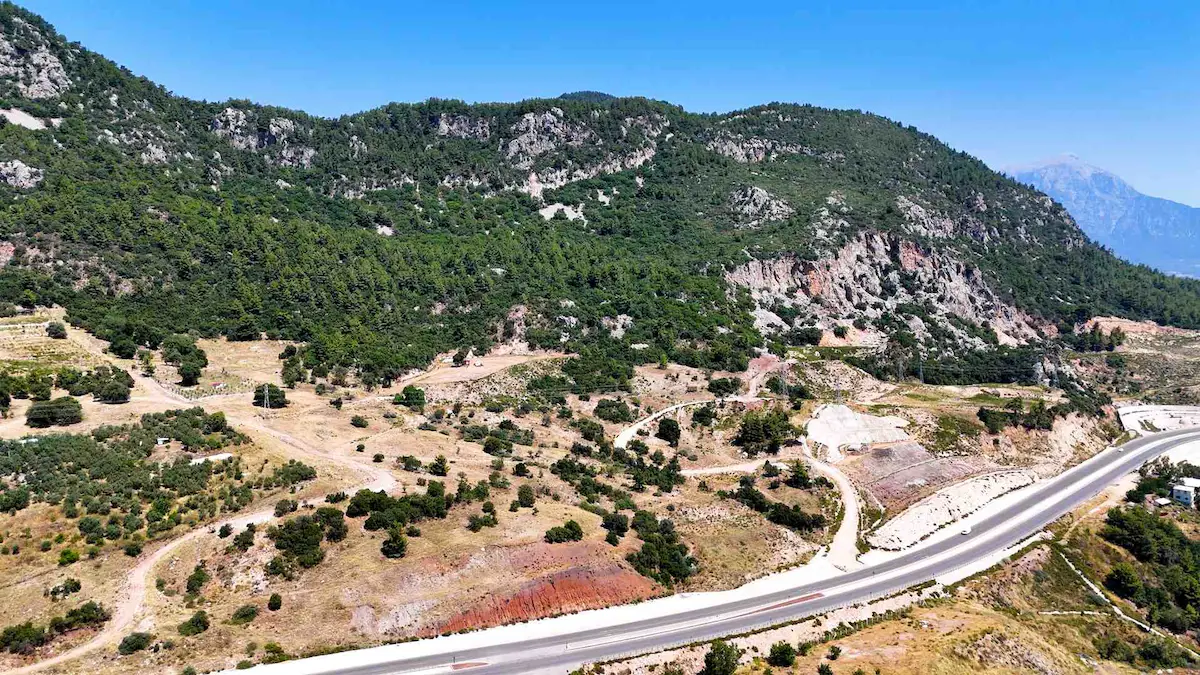 ANTALYA KUMLUCA YAZIR'DA DENIZ MANZARALI 15.822 M² SATILIK TARLA | D400'E YAKIN YATIRIM FIRSATI