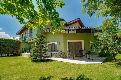 ÇEKMEKÖY REŞADİYE MANOLYA EVLERİ’NDE 4+1, 320 M², 3 BANYOLU MÜSTAKİL VİLLA