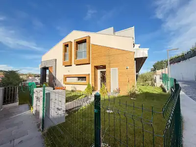 DEKAR USKUMRUKÖY'DE KİRALIK 3+1 EŞYALI LÜKS VİLLA