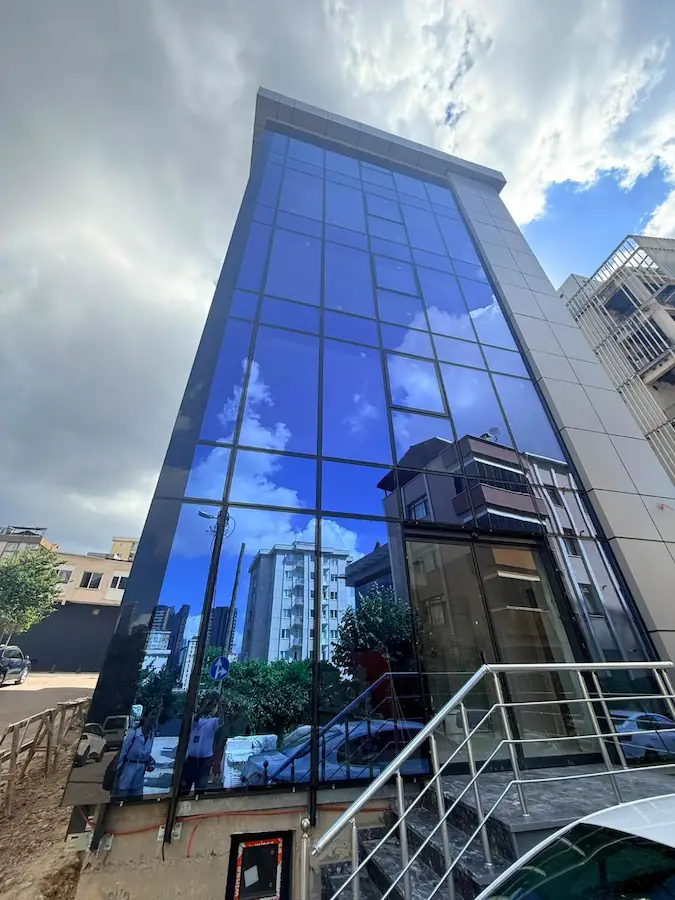 ATAŞEHIR'DE SIFIR 7 KATLI KOMPLE KIRALIK PLAZA