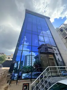 ATAŞEHIR'DE SIFIR 7 KATLI KOMPLE KIRALIK PLAZA