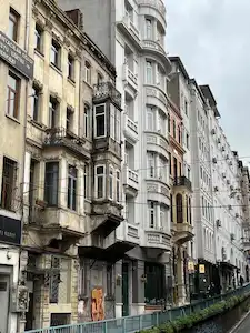 İNGİLTERE KONSOLOSLUĞU'NA KOMŞU HARİKA KONUMDA BUTİK OTEL
