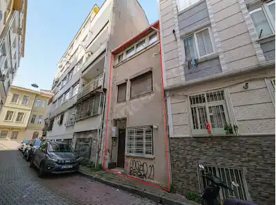 FATİH HIRKAİ ŞERİF MAHALLESİNDE SATILIK BİNA