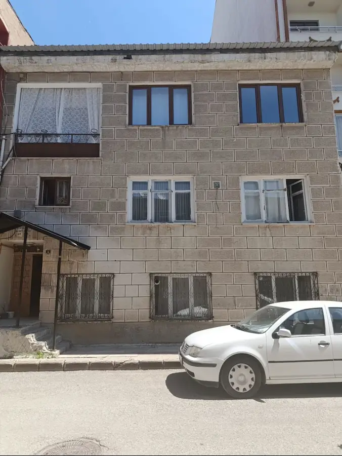REMAX ARTIS'DEN TERMINAL'DE SATILIK 3 KATLI BINA