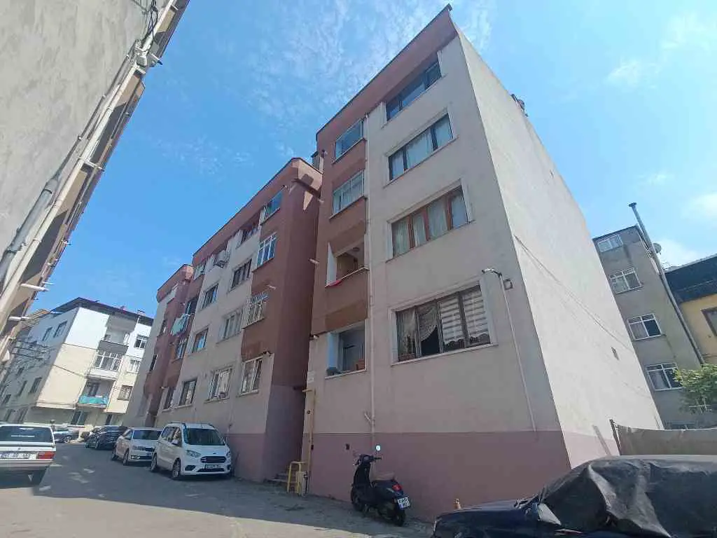 YENİCUMA'DA MEYDANA YÜRÜME 5DK MESAFEDE 3+1 TEMİZ DAİRE
