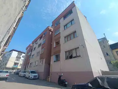 YENİCUMA'DA MEYDANA YÜRÜME 5DK MESAFEDE 3+1 TEMİZ DAİRE