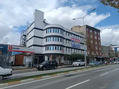 SANCAKTEPE-SAMANDIRA CADDE ÜZERINDE 2300 M2 KOMPLE KIRALIK BINA