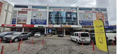 BEYLİKDÜZÜ ADNAN KAHVECİ’DE  ONUR PLAZA ÇARŞISINDA KİRALIK DÜKKAN
