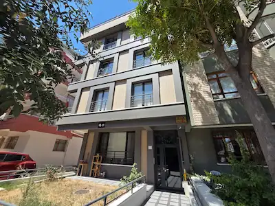 YENİMAHALLE MERKEZ'DE YENİ YAPI GİYİNME ODALI 4+1 SATILIK DAİRE
