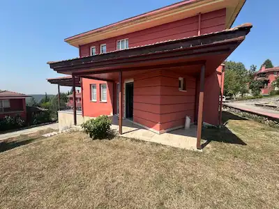 REMAX EFFECT AKMEŞE YOLU ÜZERI ÇAMLIK SITESI KIRALIK 4+1 VILLA