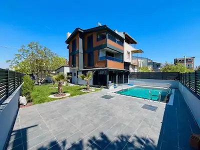 KÖŞE BAŞI HAVUZLU LUX VİLLA 5+1 FULL PEYZAJ TERAS KIŞ BAHÇELİ