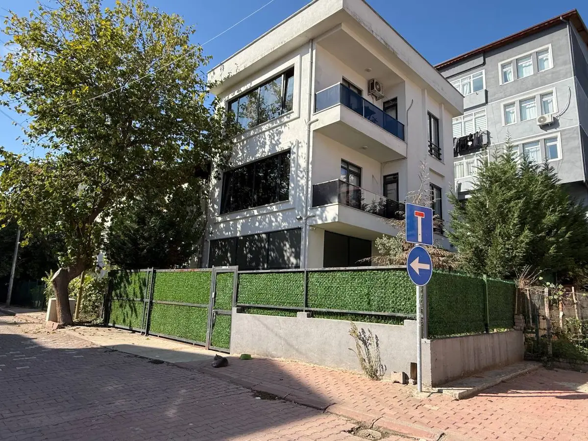 D100 ÜSTÜ MERKEZİ KONUMDA KİRALIK OFİS - MÜSTAKİL BİNA