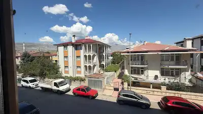 REMAX DEM'DEN ATATÜRK MAH.ANA CADDE DE KİRALIK 1+1 EŞYALI DAİRE