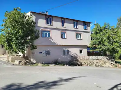 KAYSERİ YAHYALI GAZİBEYLİ’DE 3 KATLI, 5+3, 4 CEPHELİ SATILIK BİNA | KREDİYE UYGUN