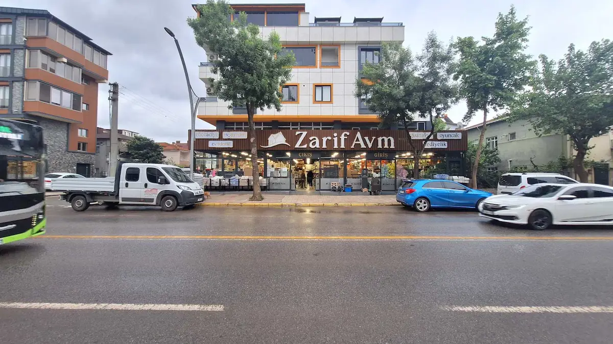 KÖRFEZ DE CADDE ÜZERİ YÜKSEK CİROLU DEVREN SATILIK AVM