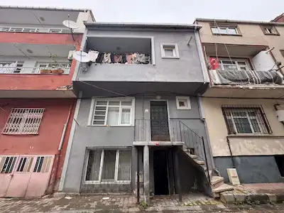 ÇELİKTEPE MAH. ANA CADDEYE 200M MESAFEDE KOMPLE SATILIK BİNA...