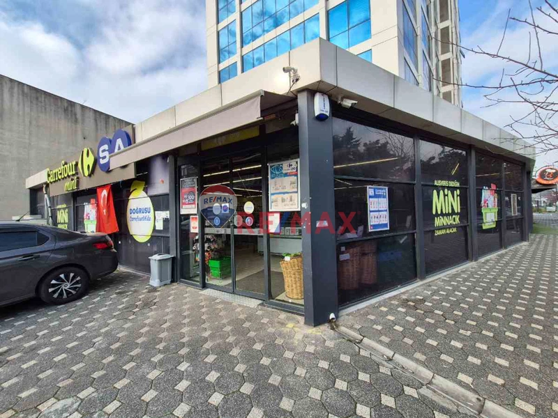 TICARET HAYATININ MERKEZINDE BİLİM TOWER'DA 50MT CEPHELI DÜKKAN