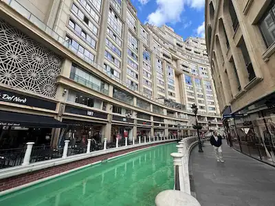 VENEZİA MEGA OUTLET ÇARŞI PAZARDA ŞEREFİYELİ SATILIK DÜKKAN