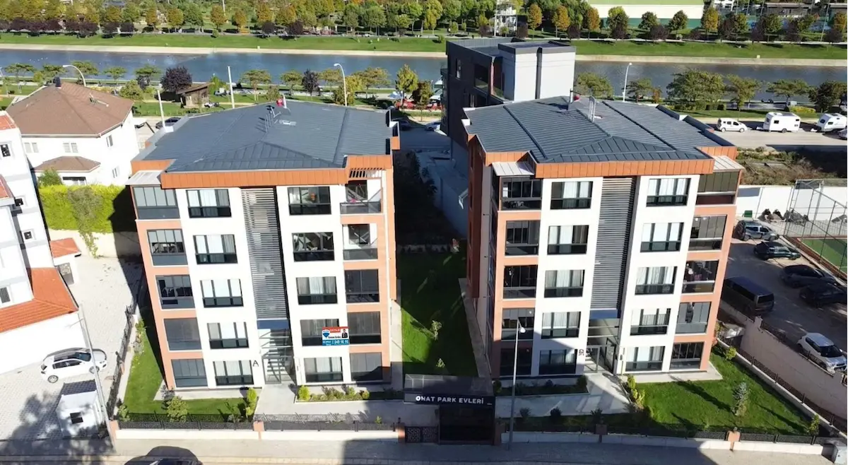 REMAX BEYAZ ODUNLUK MAH. SİTE İÇİ ARAKAT 3+1 LÜKS DAİRE