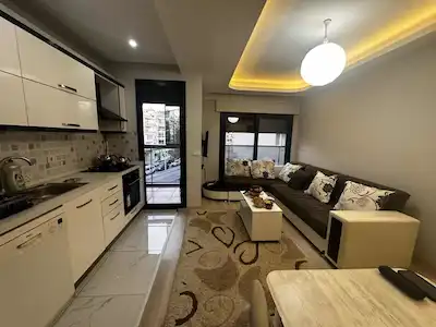 KARŞIYAKA’DA 1+1 EŞYALI KİRALIK DAİRE | BALKONLU, DOĞALGAZ KOMBİLİ, BOŞ VE HEMEN TESLİME HAZIR