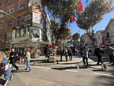 PENDİK GAZİPAŞA CADDESİNDE MARMARAYA 1 DK MESAFEDE KİRALIK 3+1