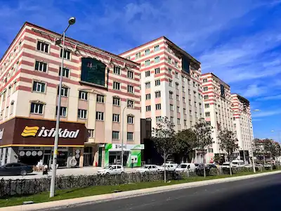 ÜMRANİYE İNKILAP’TA PLAZALAR BÖLGESINDE SATILIK PLAZA KATI