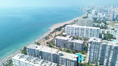 REMAX RİNA'DAN SOLİ SAHİL SİTESİNDE  1+1 DAİRE