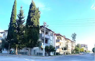 PAZARCI MH. ALTINEVLER SİTESİ’NDE ARSA PAYLI SATILIK 2+1