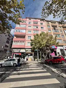 ÇORLU REŞADİYE’DE ATATÜRK BULVARI ÜZERİ 2+1 | BALKONLU | ARA KAT | BOŞ