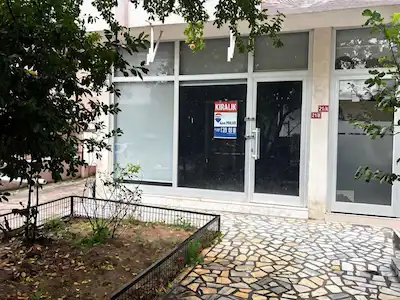 MERDİVENKÖY ŞAHİKA SOKAKTA TEMİZ KİRALIK DÜKKAN