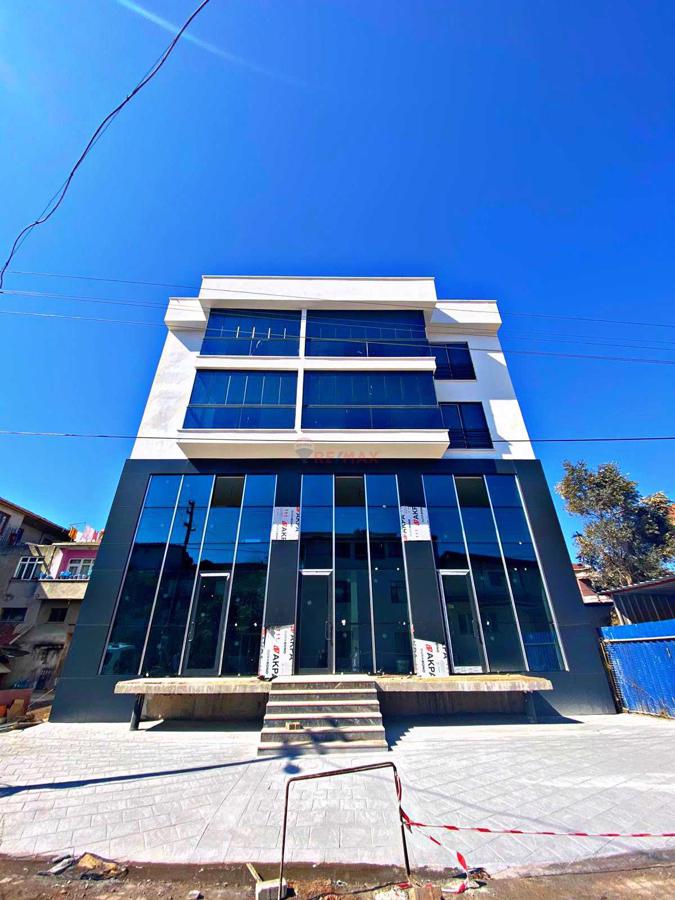 İZMİT SANAYİ MAH. ÇARŞI YAPIYA ÇOK YAKIN KİRALIK OFİS 