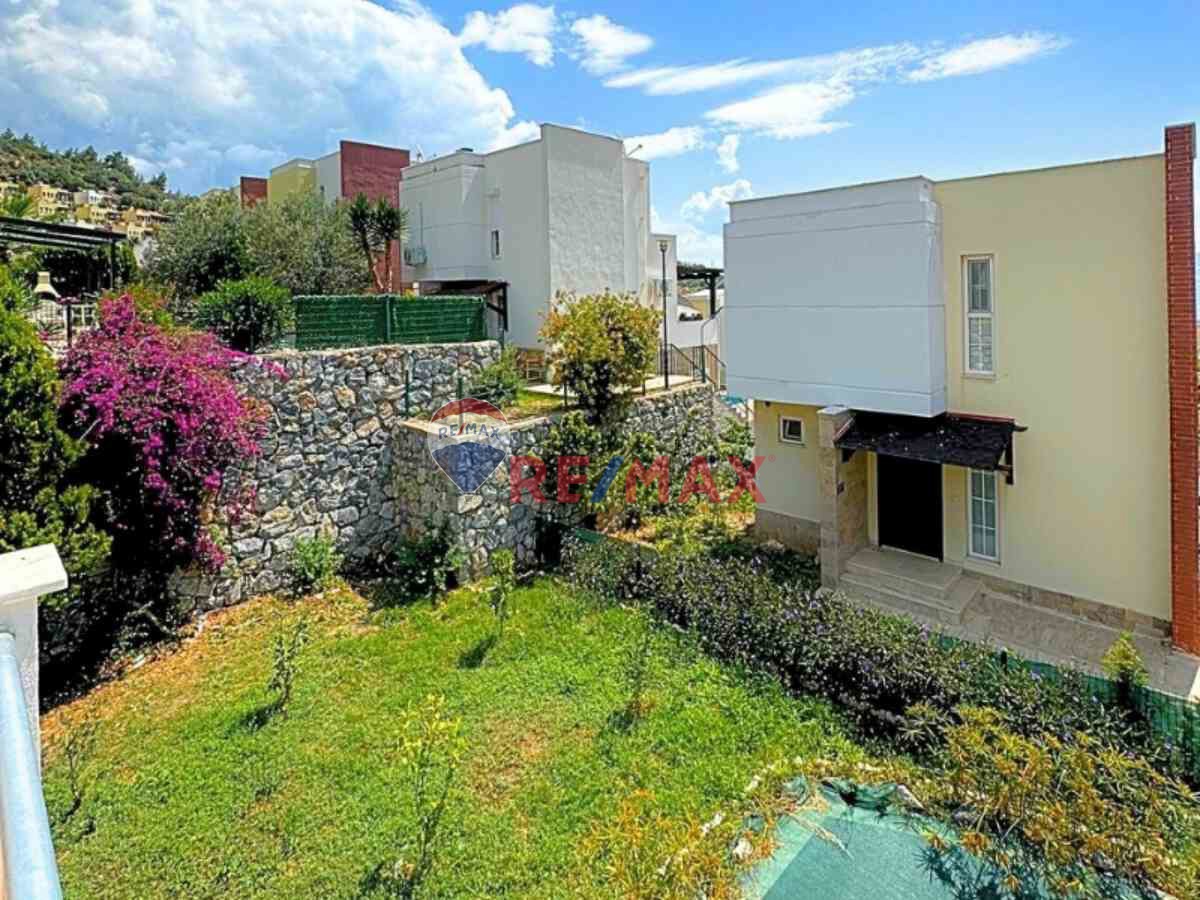 CENNETTEN KÖŞE KIYIKIŞLACIKTA MÜSTAKİL HAVUZLU VİLLA