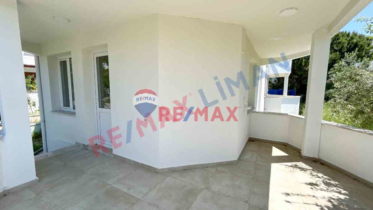 🏡 GÜRE'NIN KALBINDE, DENIZE YÜRÜME MESAFESINDE, GENIŞ TERASLI YENILENMIŞ SATILIK VILLA