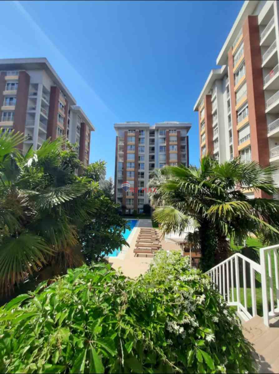 ATAŞEHIR 7000A RESIDENCE SİTESİNDE HAVUZLU, GÜVENLİKLİ MUHTEŞEM 4+1