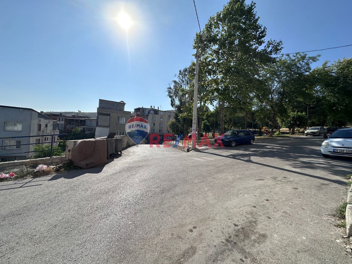 SATILIK BORNOVA ALTINDAĞ KONUT İMARLI ARSA