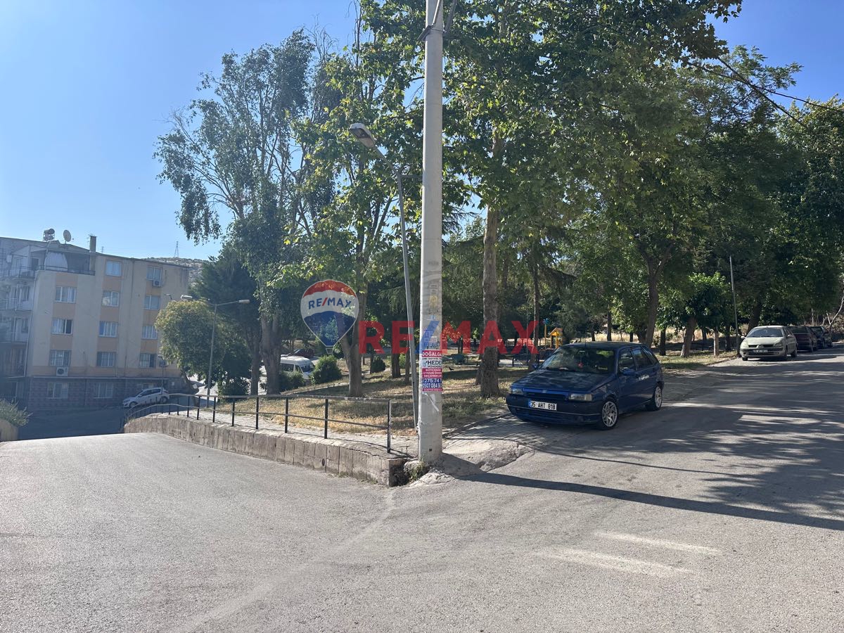 SATILIK BORNOVA ALTINDAĞ KONUT İMARLI ARSA