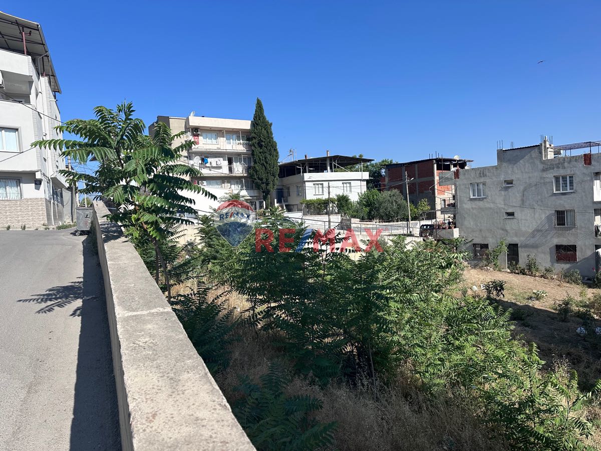 SATILIK BORNOVA ALTINDAĞ KONUT İMARLI ARSA