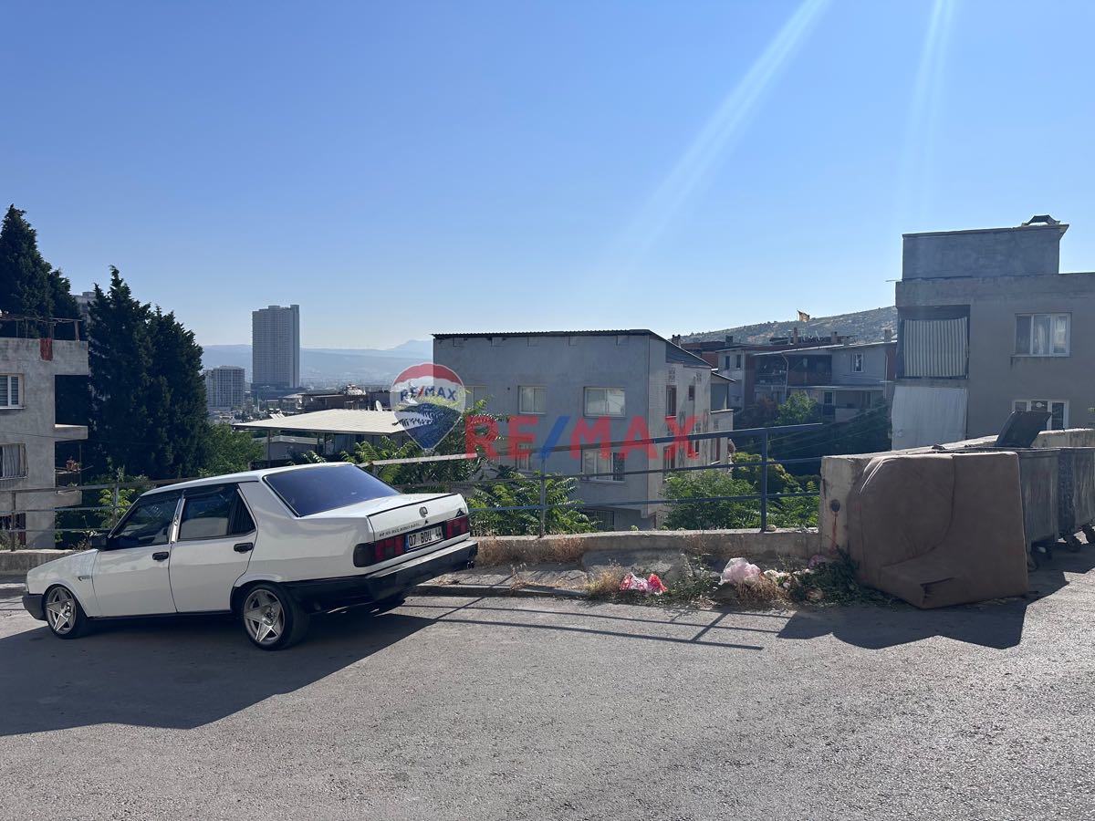 SATILIK BORNOVA ALTINDAĞ KONUT İMARLI ARSA