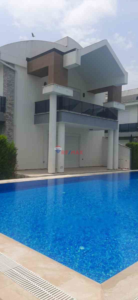 ANTALYA DÖŞEME ALTI SİTE İÇERİSİNDE 4+1 LÜKS EŞYALI KİRALIK VILLA